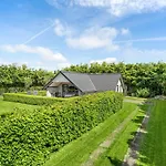 2 Bedroom Lovely In * Hemmet