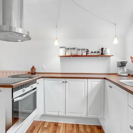 2 Bedroom Lovely In 度假居