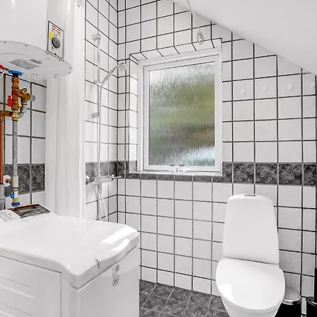 2 Bedroom Lovely In 度假居